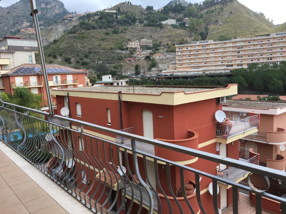 Residence La Fenice Ff Giardini-Naxos Buitenkant foto
