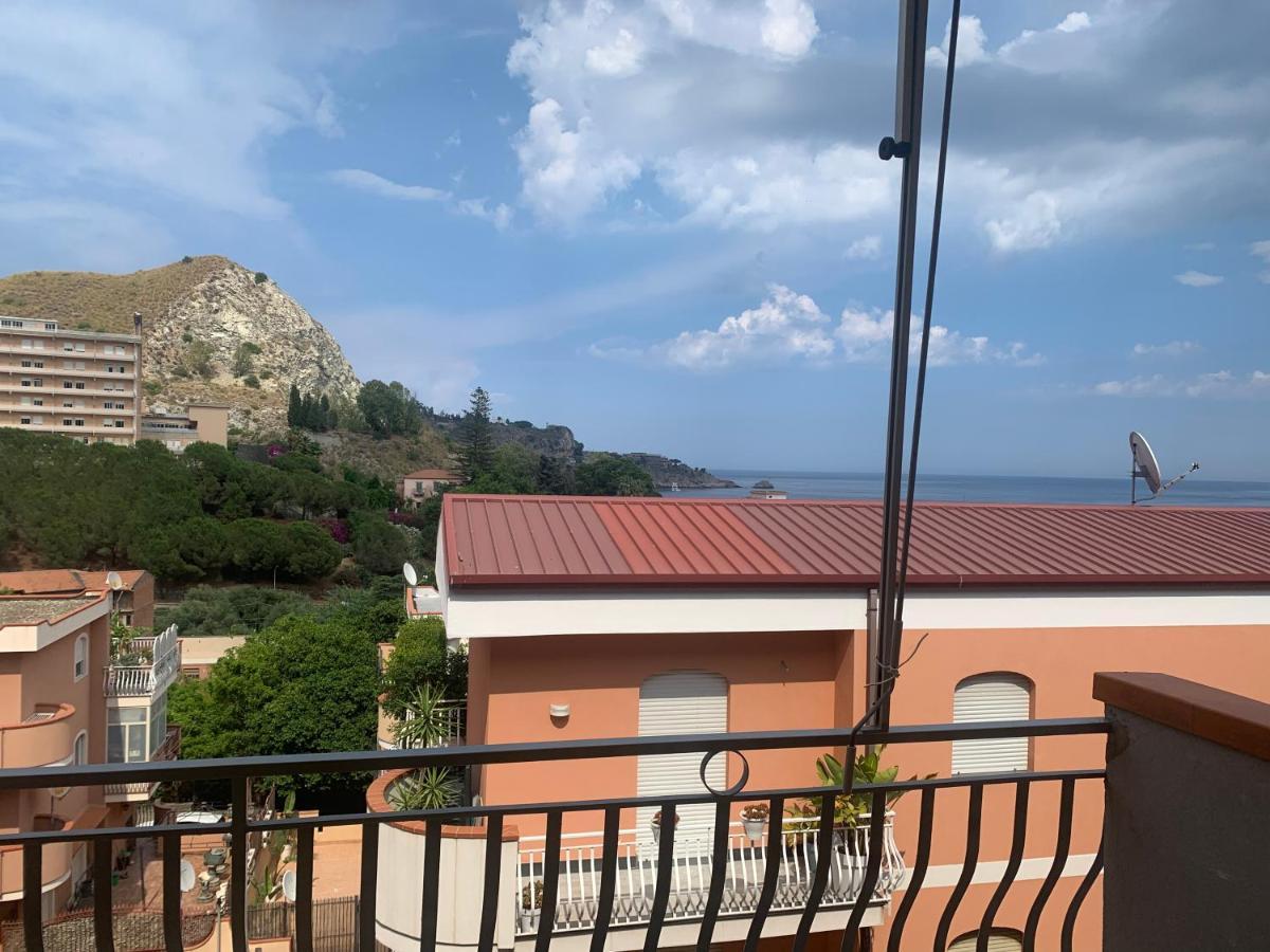 Residence La Fenice Ff Giardini-Naxos Buitenkant foto