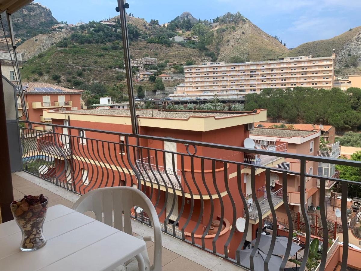 Residence La Fenice Ff Giardini-Naxos Buitenkant foto