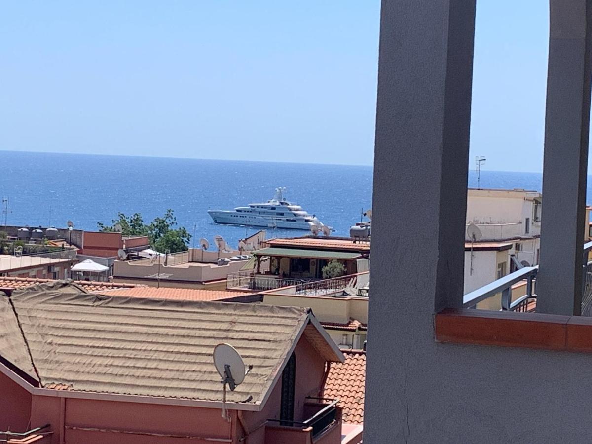 Residence La Fenice Ff Giardini-Naxos Buitenkant foto